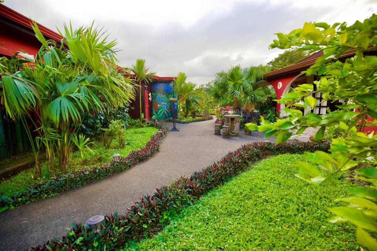 Toucan Lane Hotel And Restaurant Nuevo Arenal Bagian luar foto