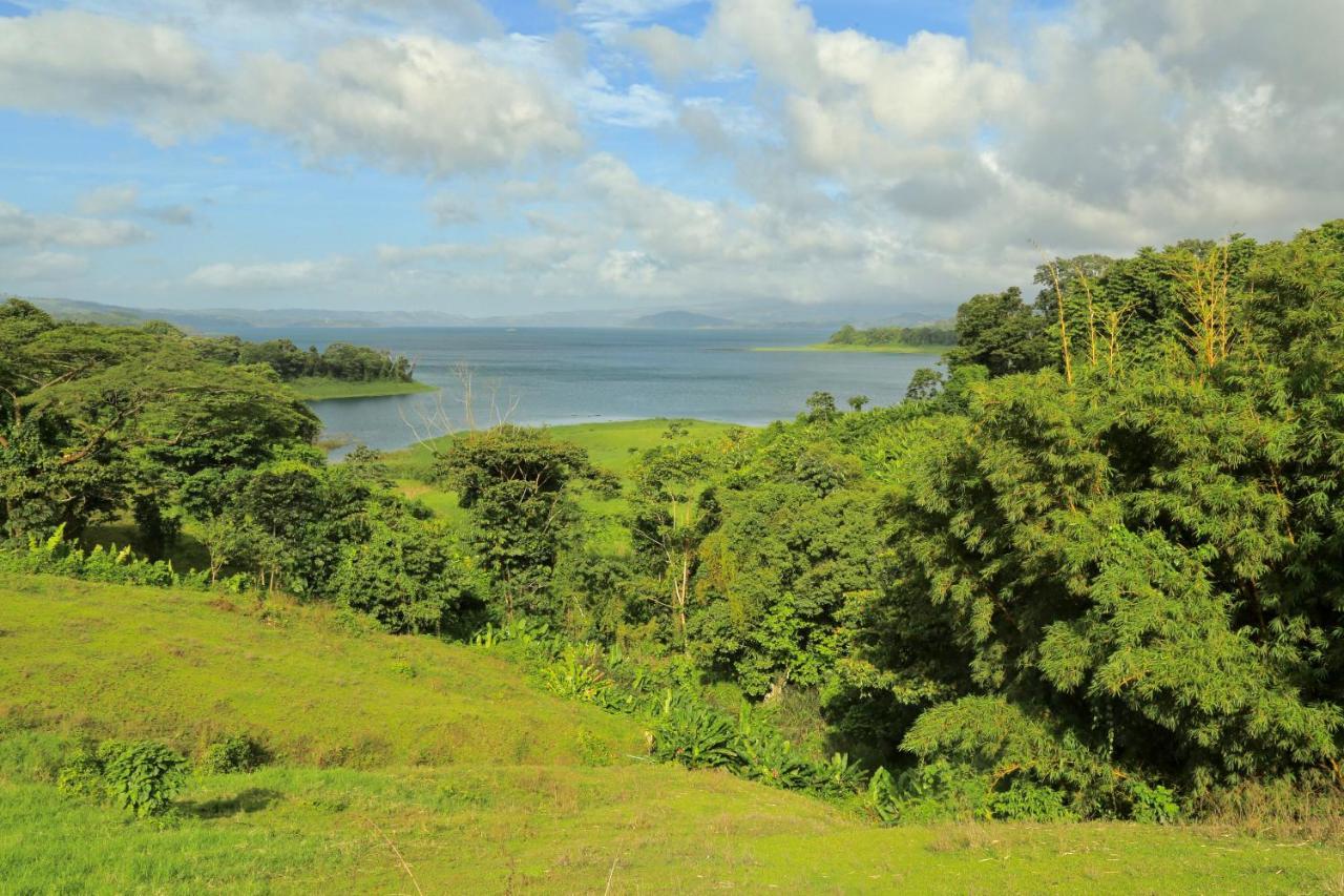 Toucan Lane Hotel And Restaurant Nuevo Arenal Bagian luar foto